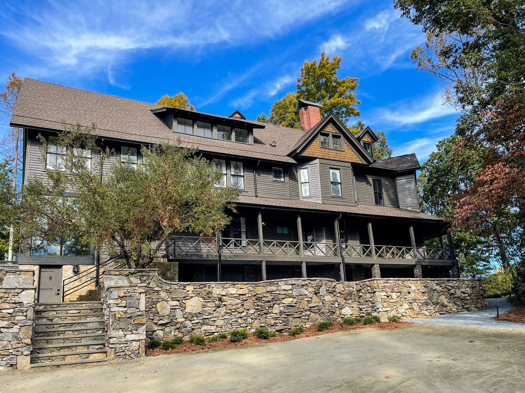 The Saluda Inn → Discover Saluda, NC