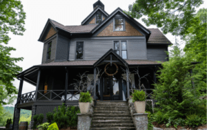 Historic Saluda Inn exterior view