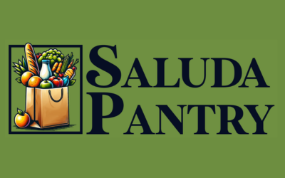 Saluda-Pantry-Featurewebp Saluda Pantry logo with a grocery bag overflowing with vegetables on a green background.